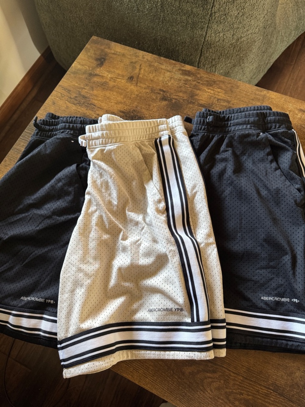 abercrombie kids 15/16- 3 pairs!